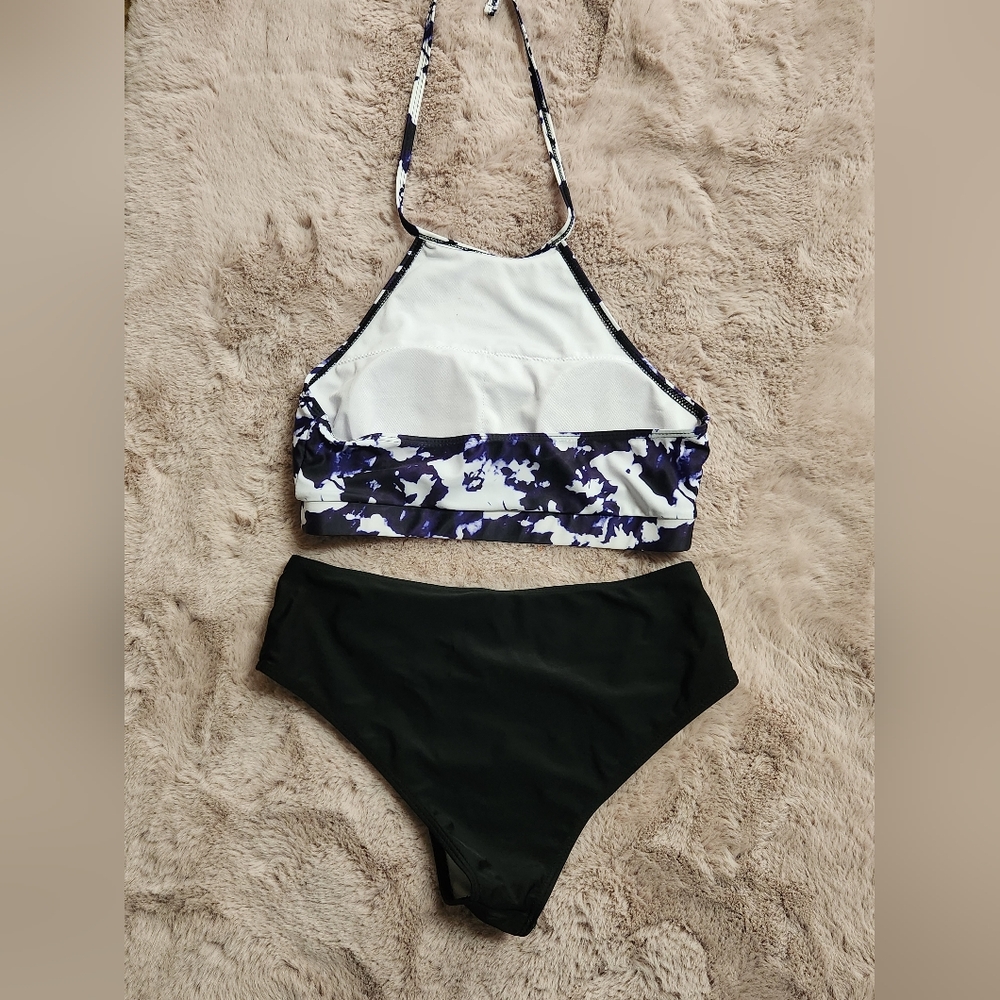 Two-Piece Bathing Suit - Picture 5 of 7